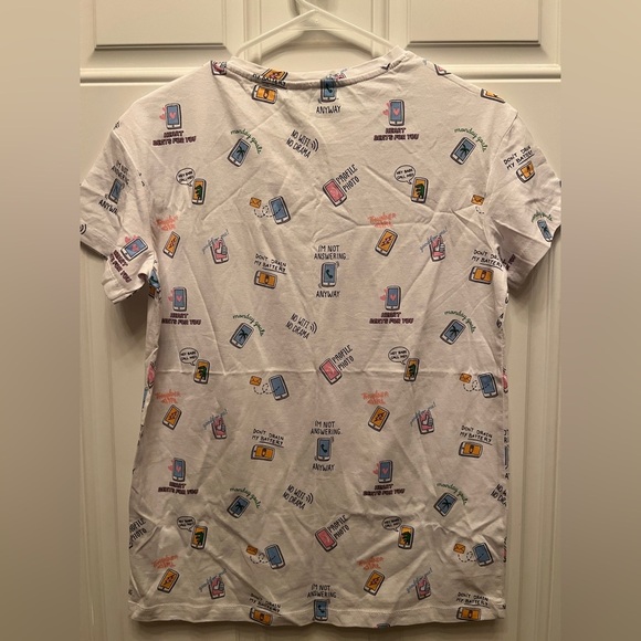 *Pull&Bear Women’s Graphic T-Shirt Cell Phone Size Medium New with Tags - Picture 2 of 5